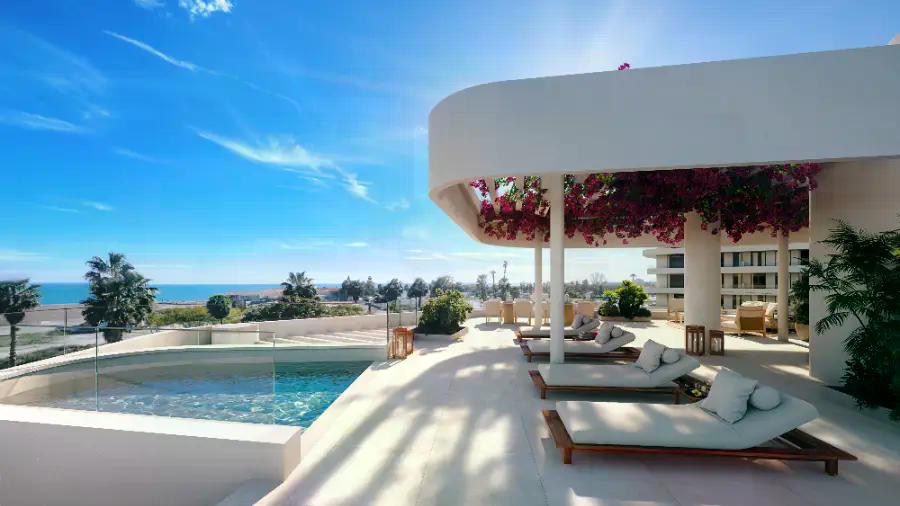 Rooftop solarium with plunge pool