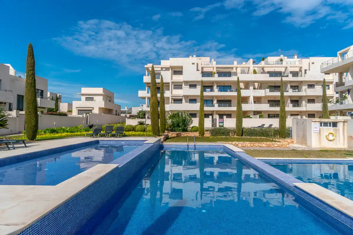 Golf · 2-bedroom, 2-bathroom Modern apartment with 43 m2 garden in Jardines de Montesolana, Orihuela Costa