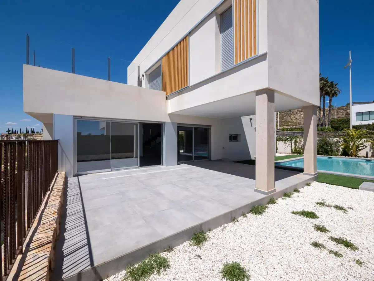 Golf · 4-Bedroom, 3-Bathroom Modern Villa with Golf Views in La Finca, Algorfa